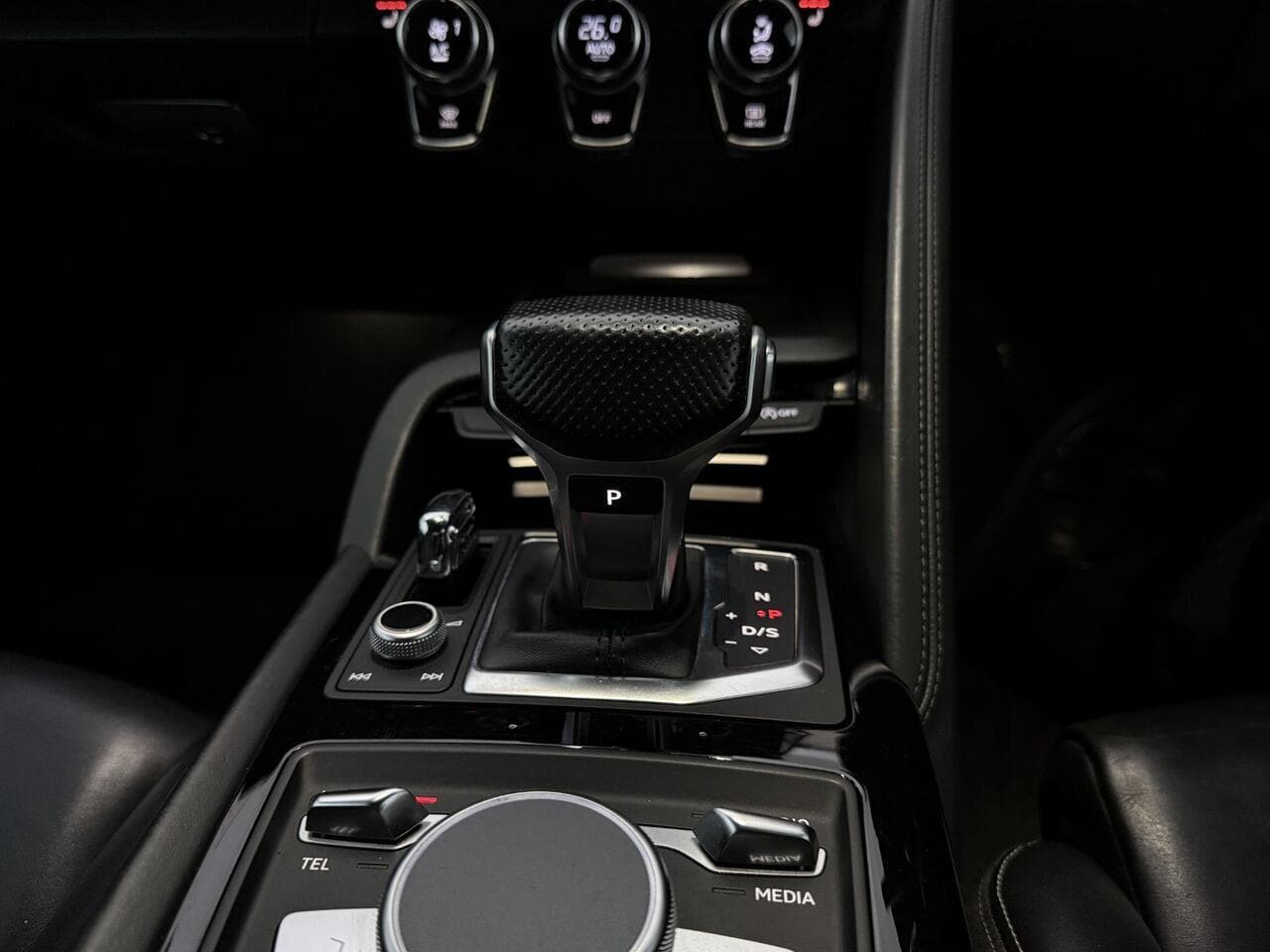 Audi R8 thumbnail Misc Controls