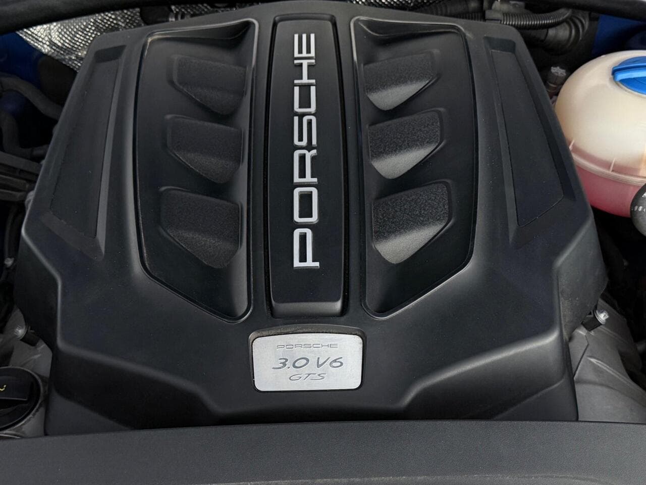 Porsche Macan thumbnail Engine