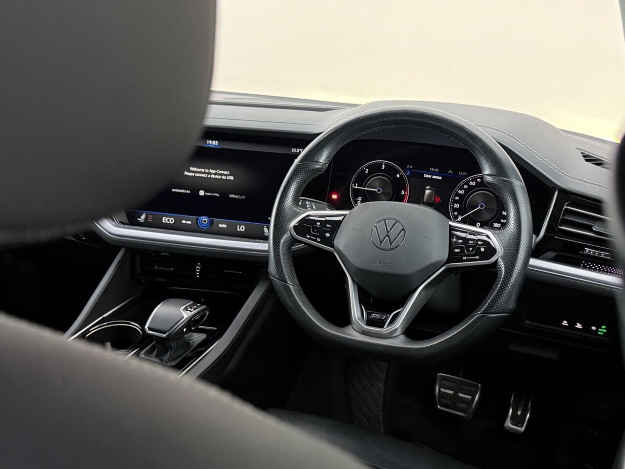 Volkswagen Touareg thumbnail Steering Wheel
