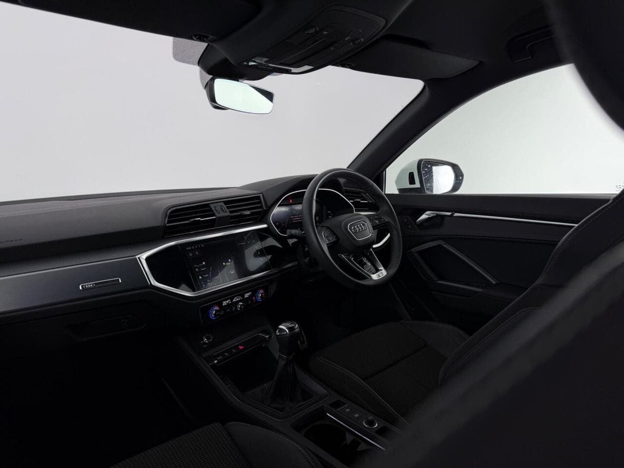 Audi Q3 thumbnail Interior Front