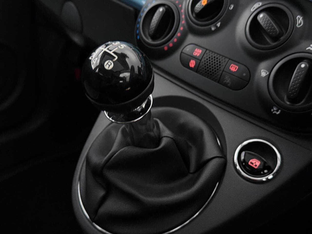 Fiat 500 thumbnail Interior Front
