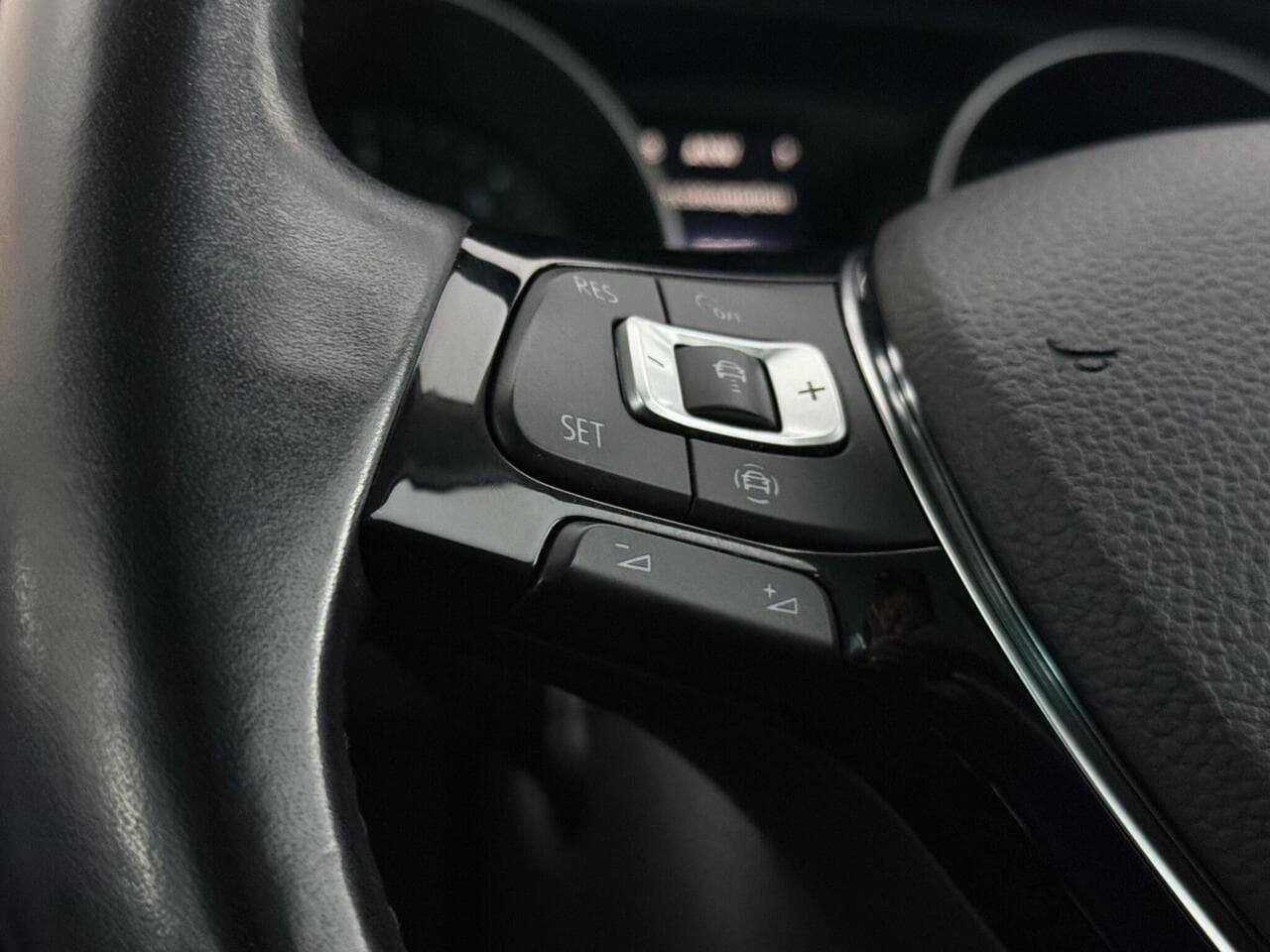 Volkswagen Tiguan thumbnail Misc Controls