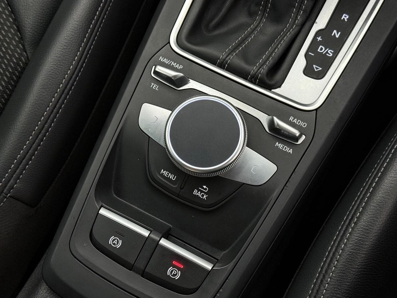 Audi Q2 thumbnail Misc Controls