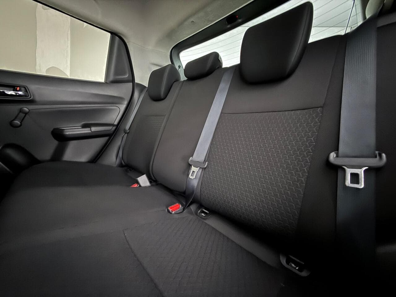 Suzuki Swift thumbnail Seats Rear