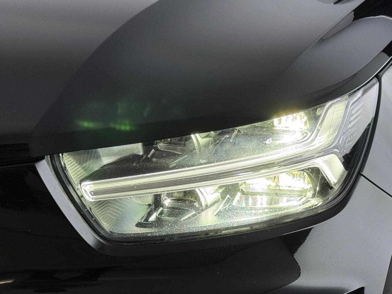 Volvo XC40 thumbnail Lights Front