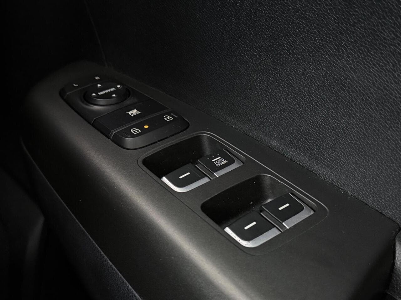 Kia Sportage thumbnail Misc Controls