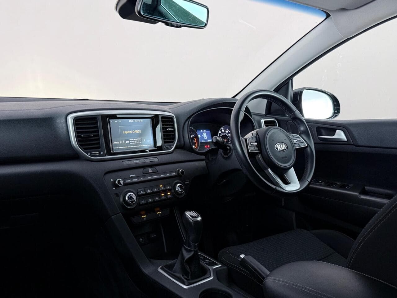 Kia Sportage thumbnail Interior Front