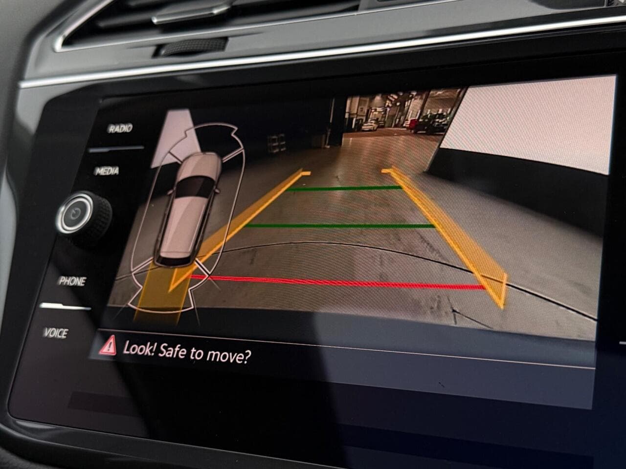 Volkswagen Tiguan Allspace thumbnail Infotainment System