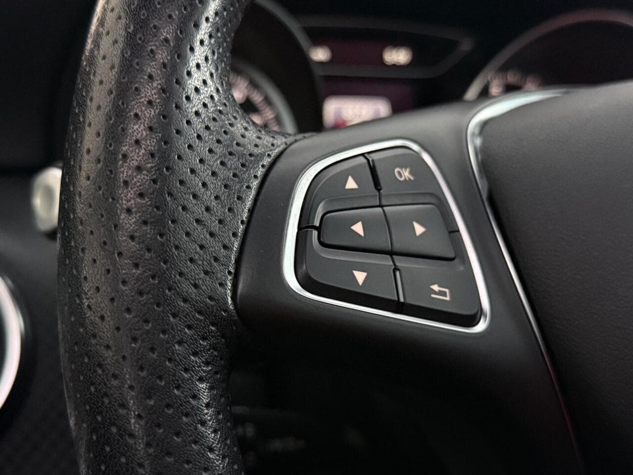 Mercedes-Benz A Class thumbnail Misc Controls