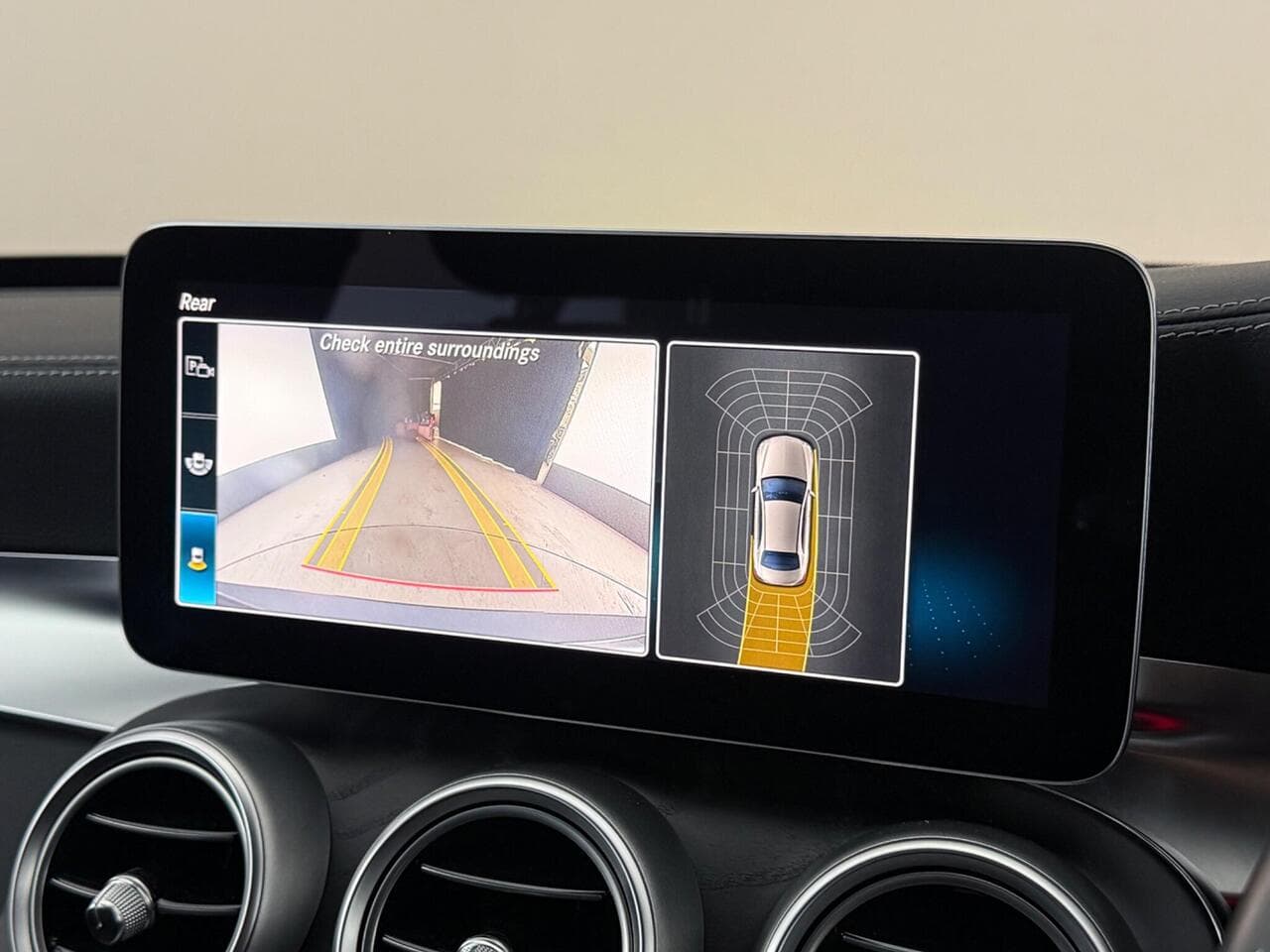 Mercedes-Benz C Class thumbnail Infotainment System