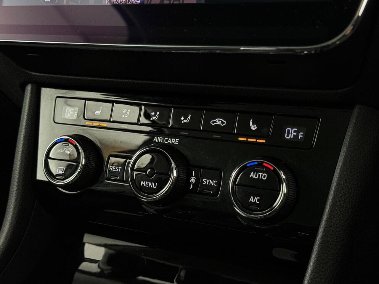 Skoda Superb thumbnail Misc Controls