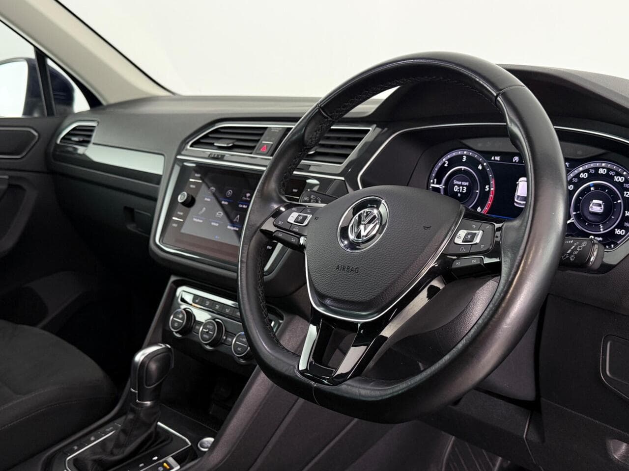 Volkswagen Tiguan thumbnail Interior Front