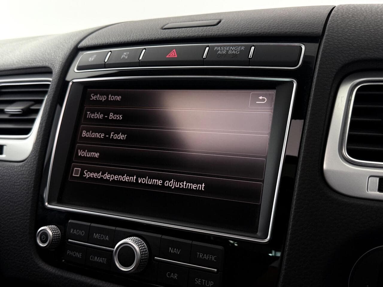 Volkswagen Touareg thumbnail Infotainment System