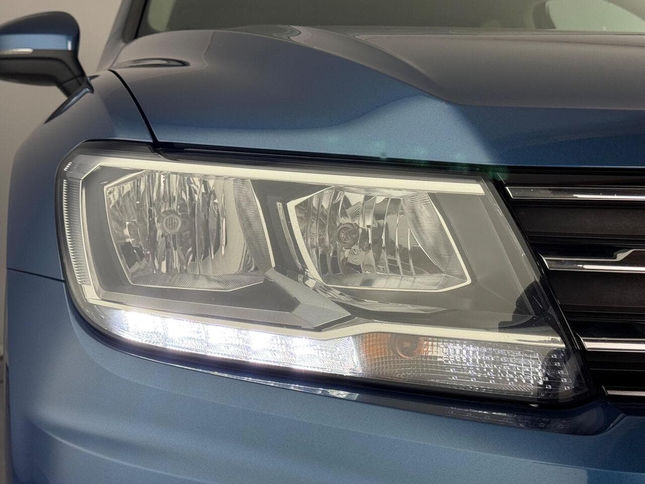 Volkswagen Tiguan Allspace thumbnail Lights Front