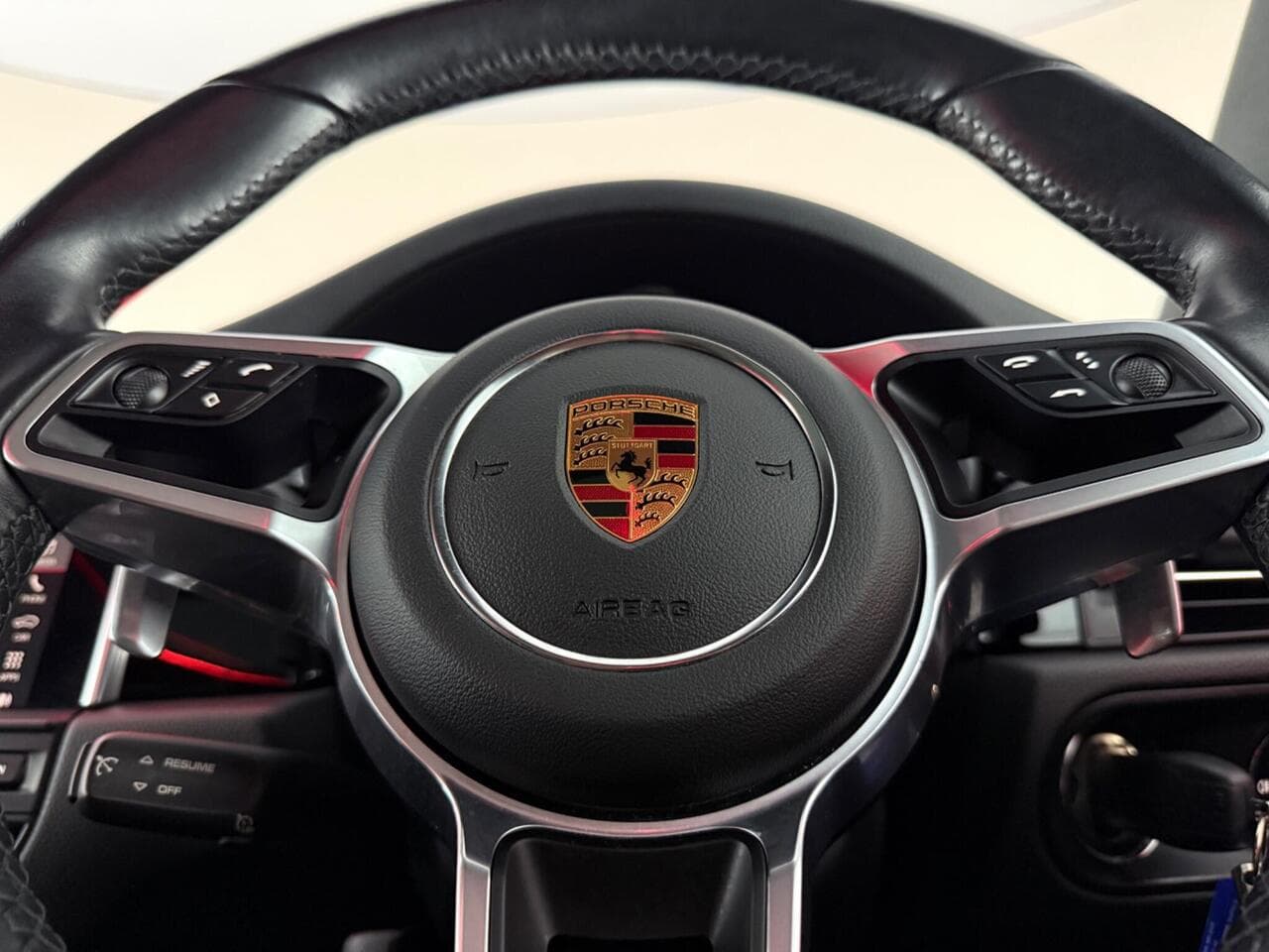 Porsche Macan thumbnail Steering Wheel