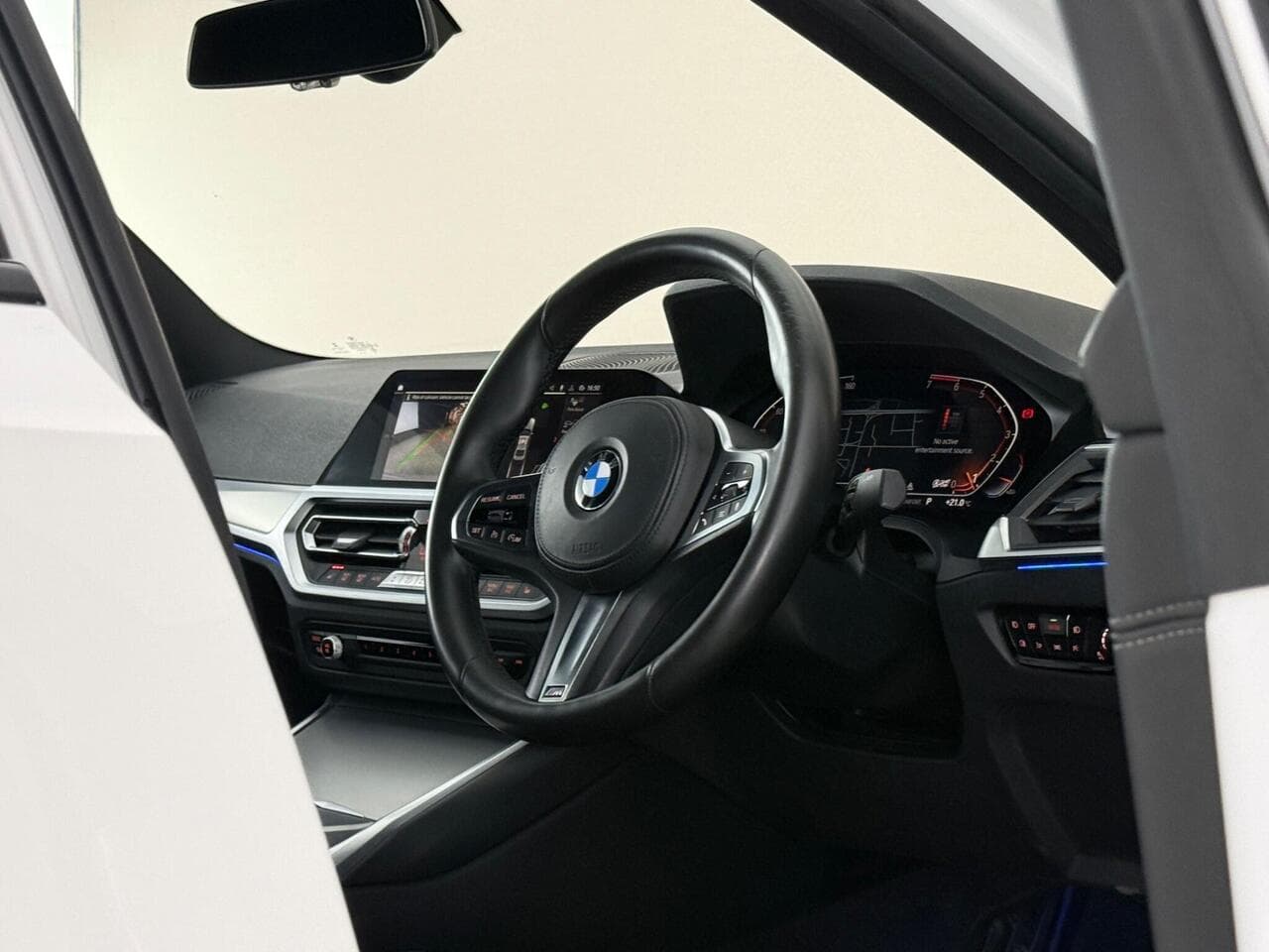 BMW 3 Series thumbnail Interior Front