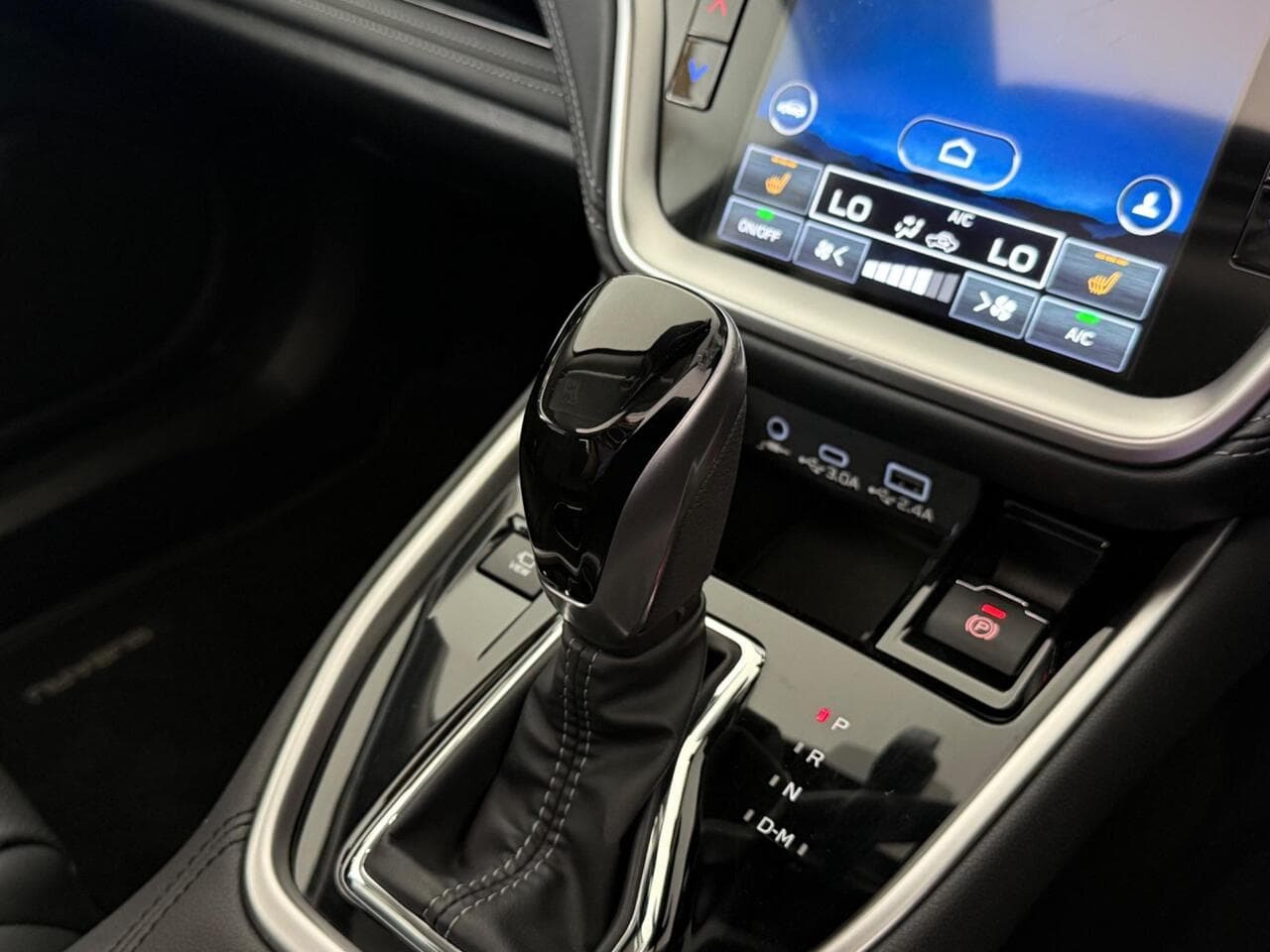 Subaru Outback thumbnail Interior Front