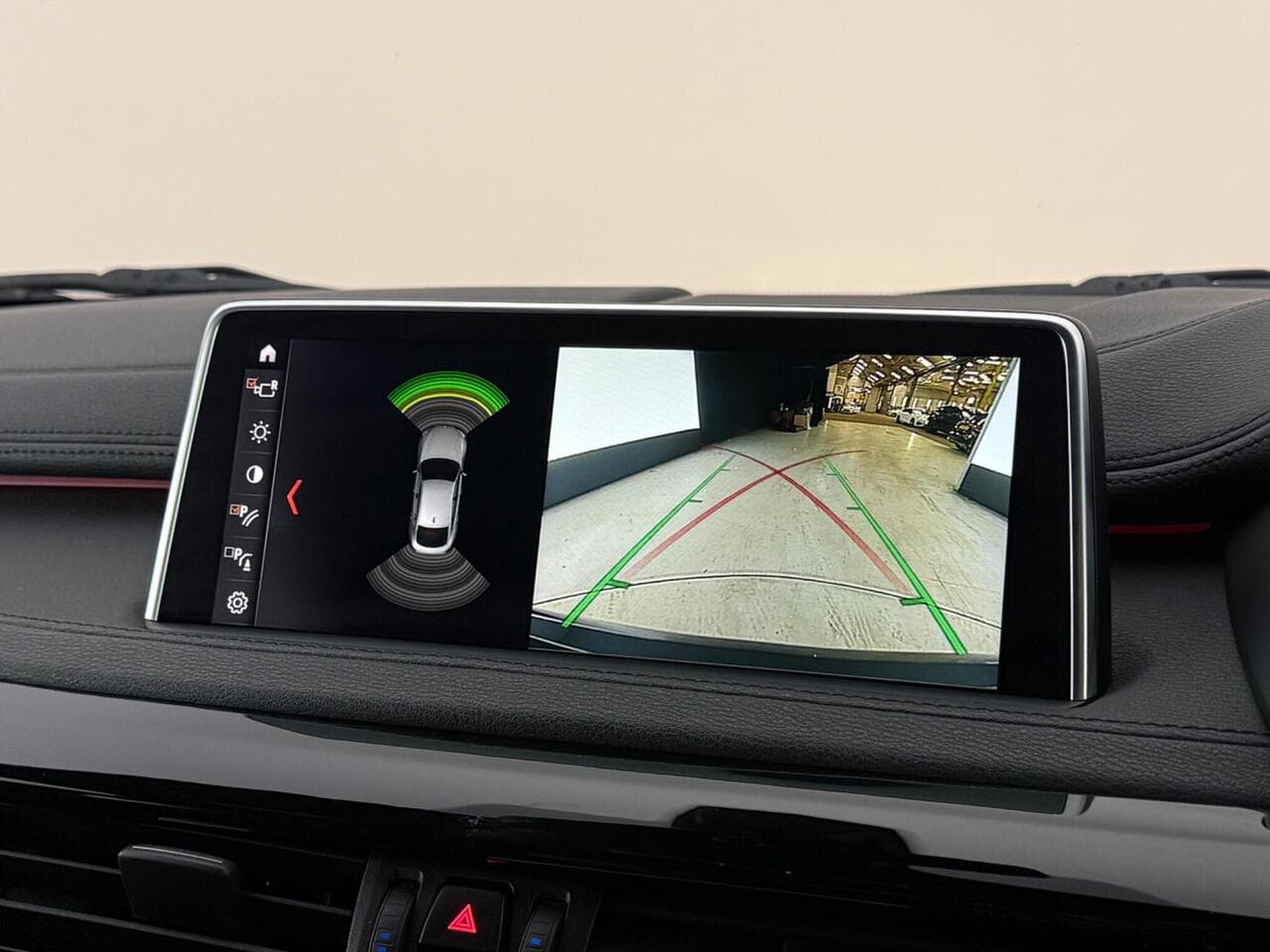 BMW X6 thumbnail Infotainment System