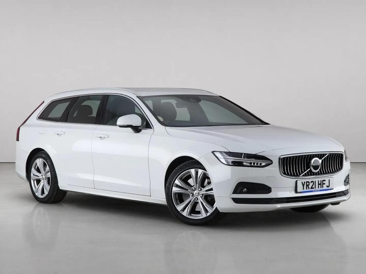 Volvo V90 - Volvo V90 2.0 B4 MHEV Momentum Auto Euro 6 (s/s) 5dr