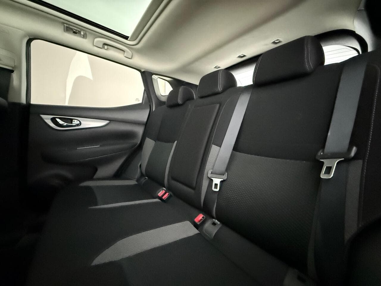 Nissan Qashqai thumbnail Seats Rear