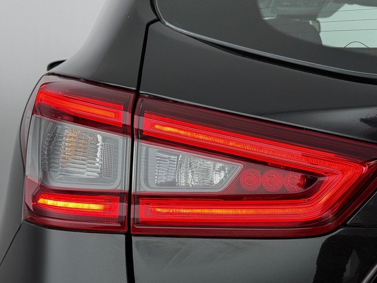 Nissan Qashqai thumbnail Lights Rear