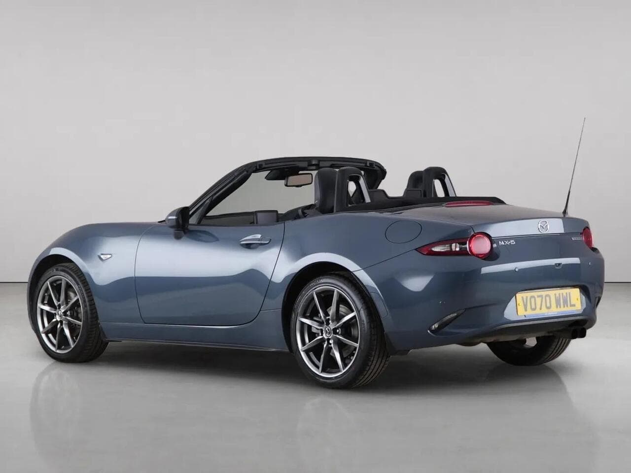 Mazda MX-5 thumbnail Rear Left