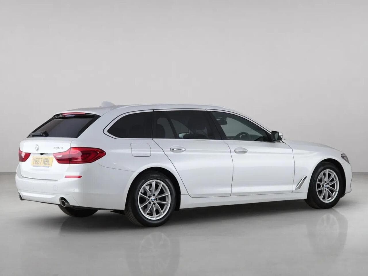 BMW 5 Series thumbnail Rear Right