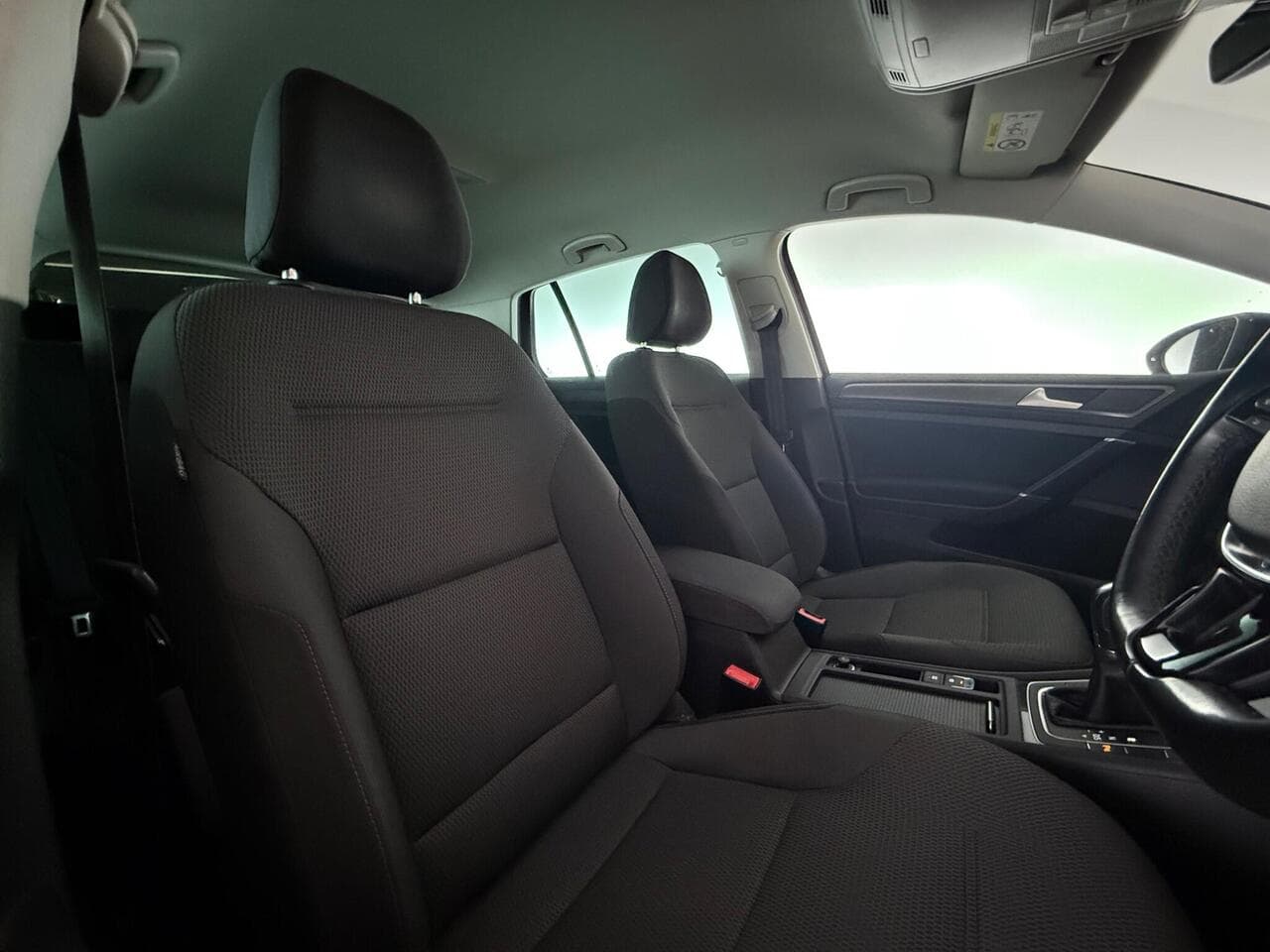 Volkswagen Golf thumbnail Seat Driver