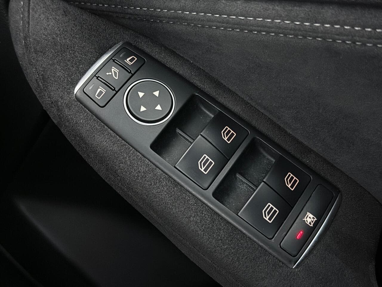 Infiniti Q30 thumbnail Misc Controls