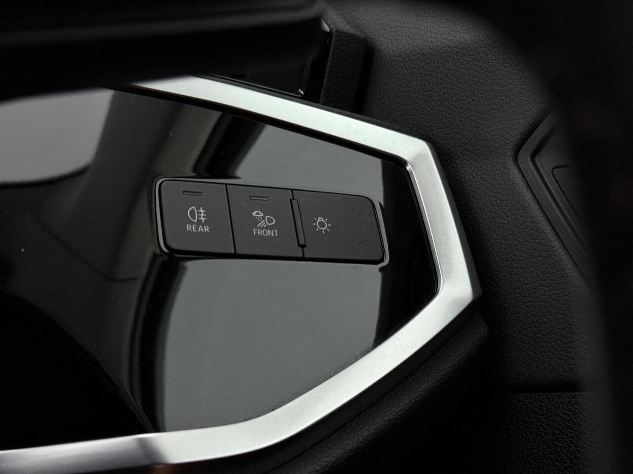 Audi Q3 thumbnail Misc Controls