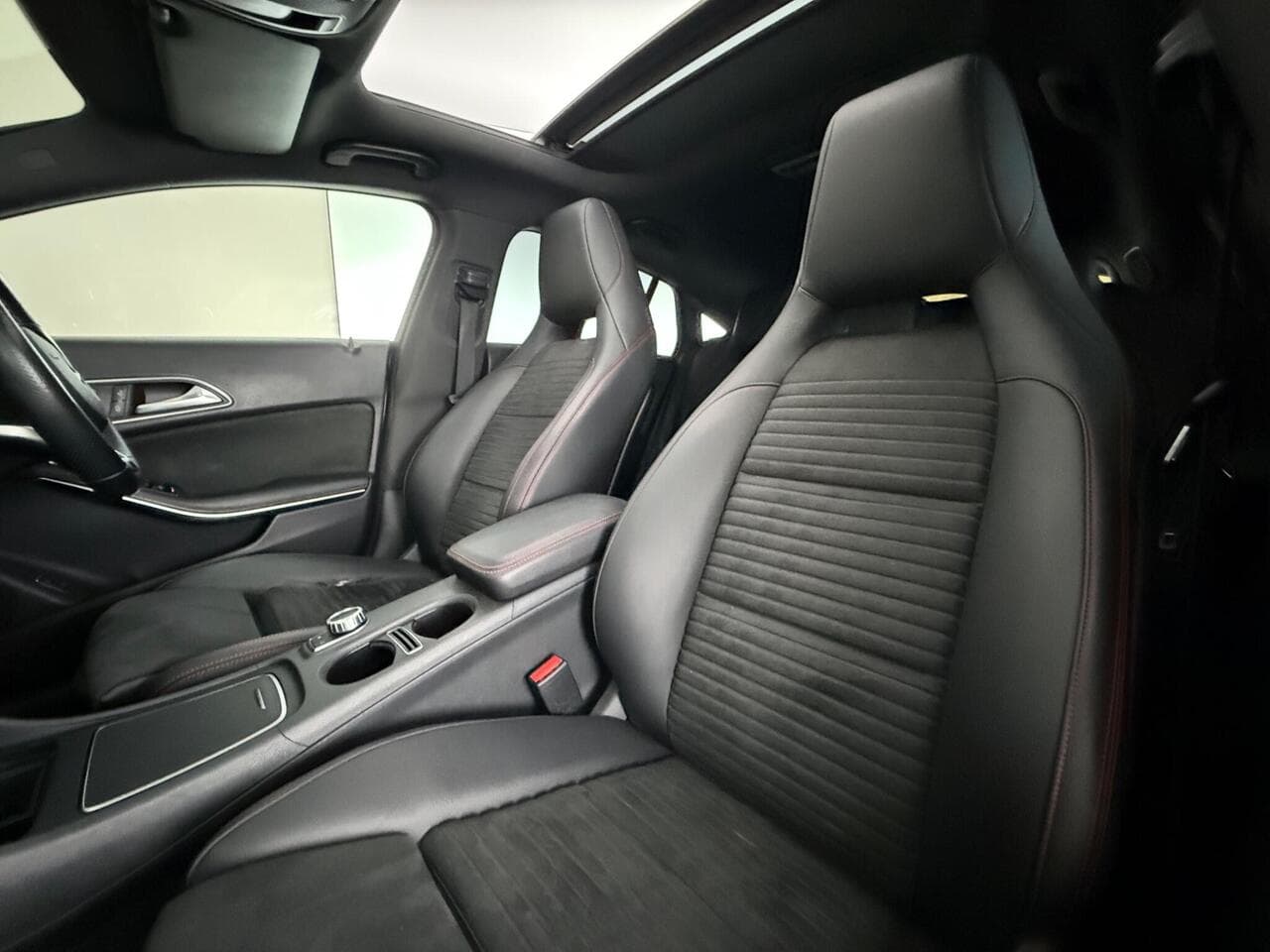 Mercedes-Benz CLA thumbnail Seat Front Passenger