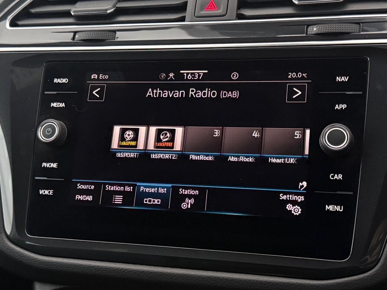 Volkswagen Tiguan thumbnail Infotainment System