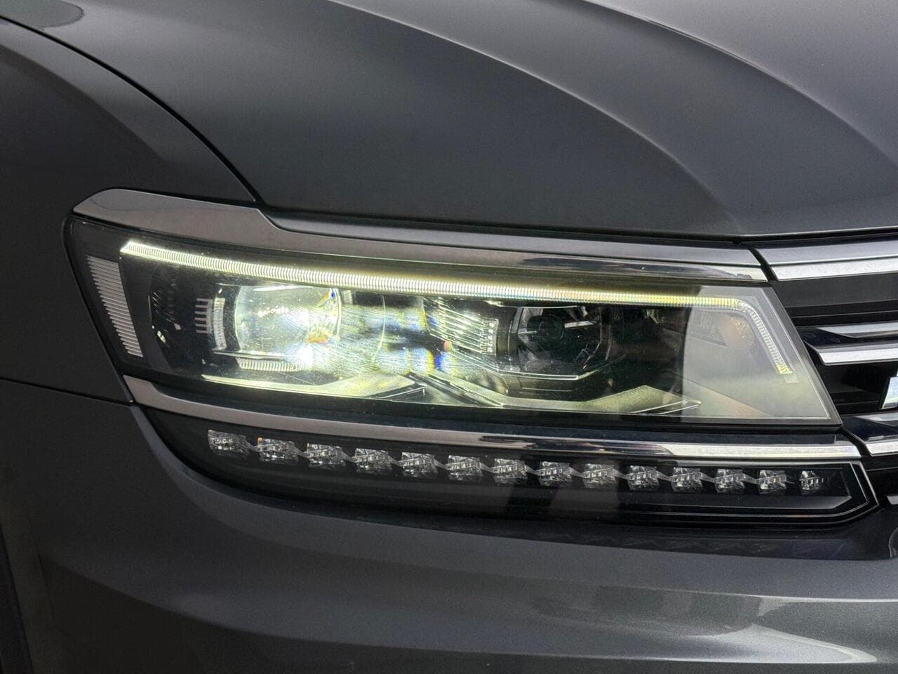 Volkswagen Tiguan thumbnail Lights Front