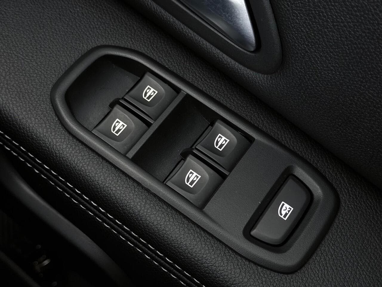 Dacia Duster thumbnail Misc Controls