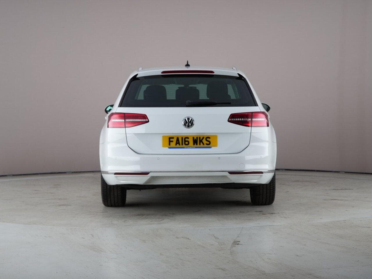 Volkswagen Passat thumbnail Rear