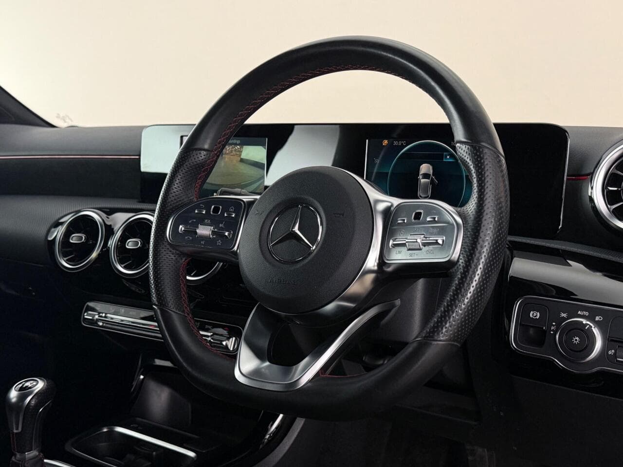 Mercedes-Benz A Class thumbnail Steering Wheel