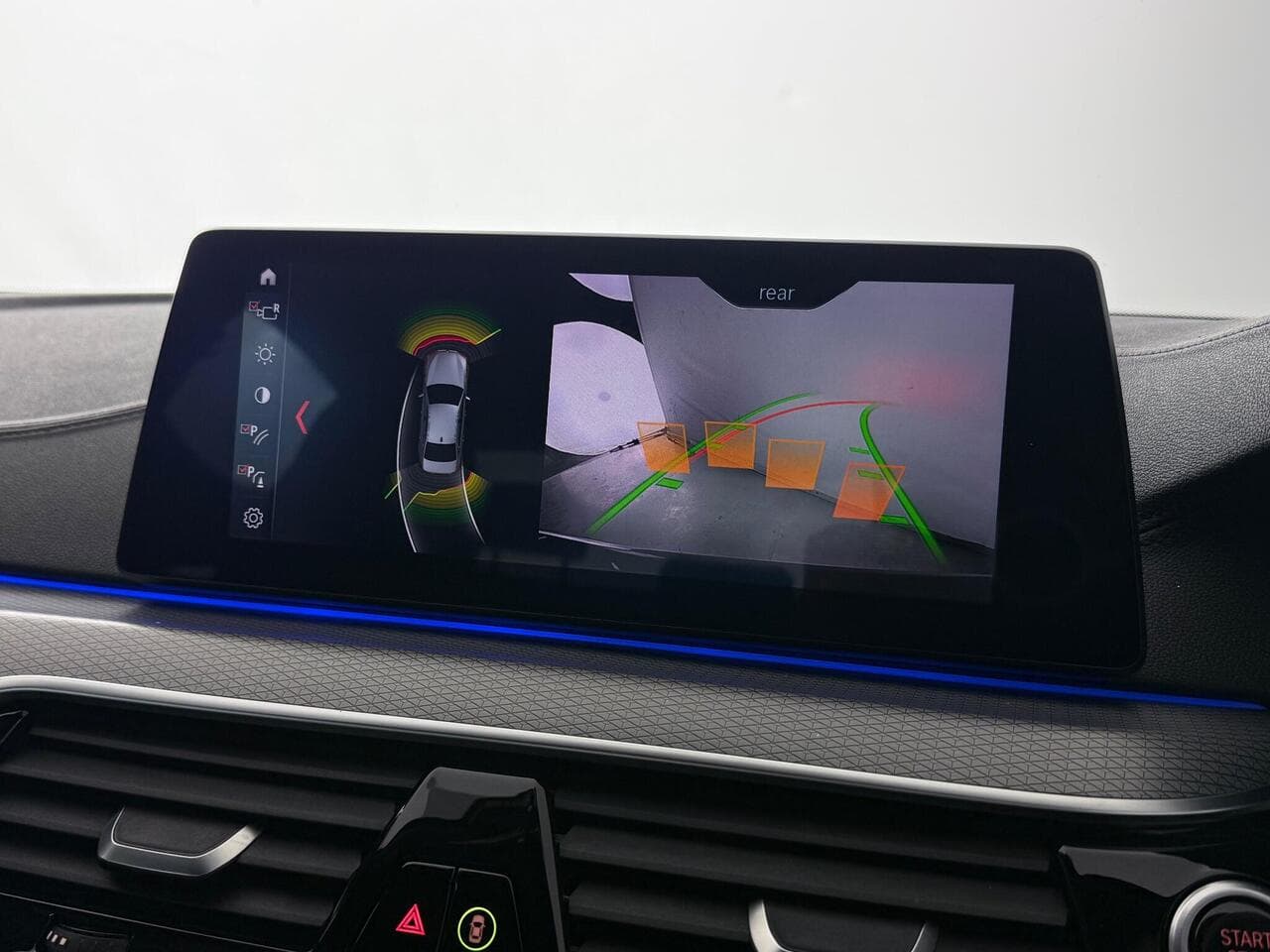 BMW 5 Series thumbnail Infotainment System