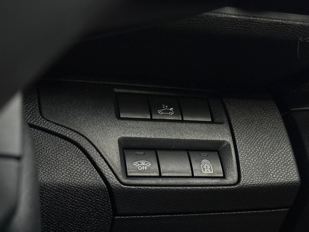 Peugeot 5008 thumbnail Misc Controls