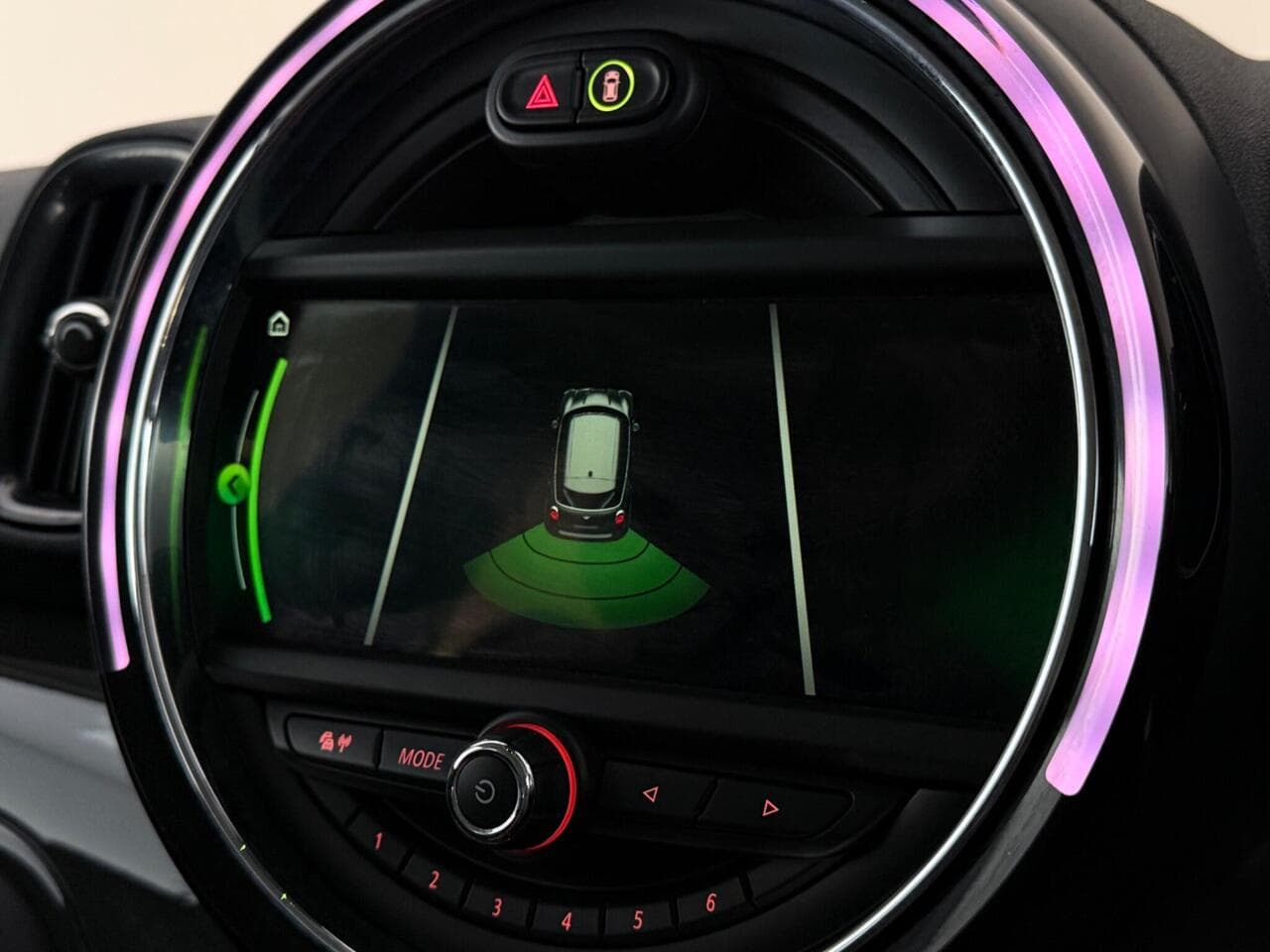MINI Countryman thumbnail Infotainment System