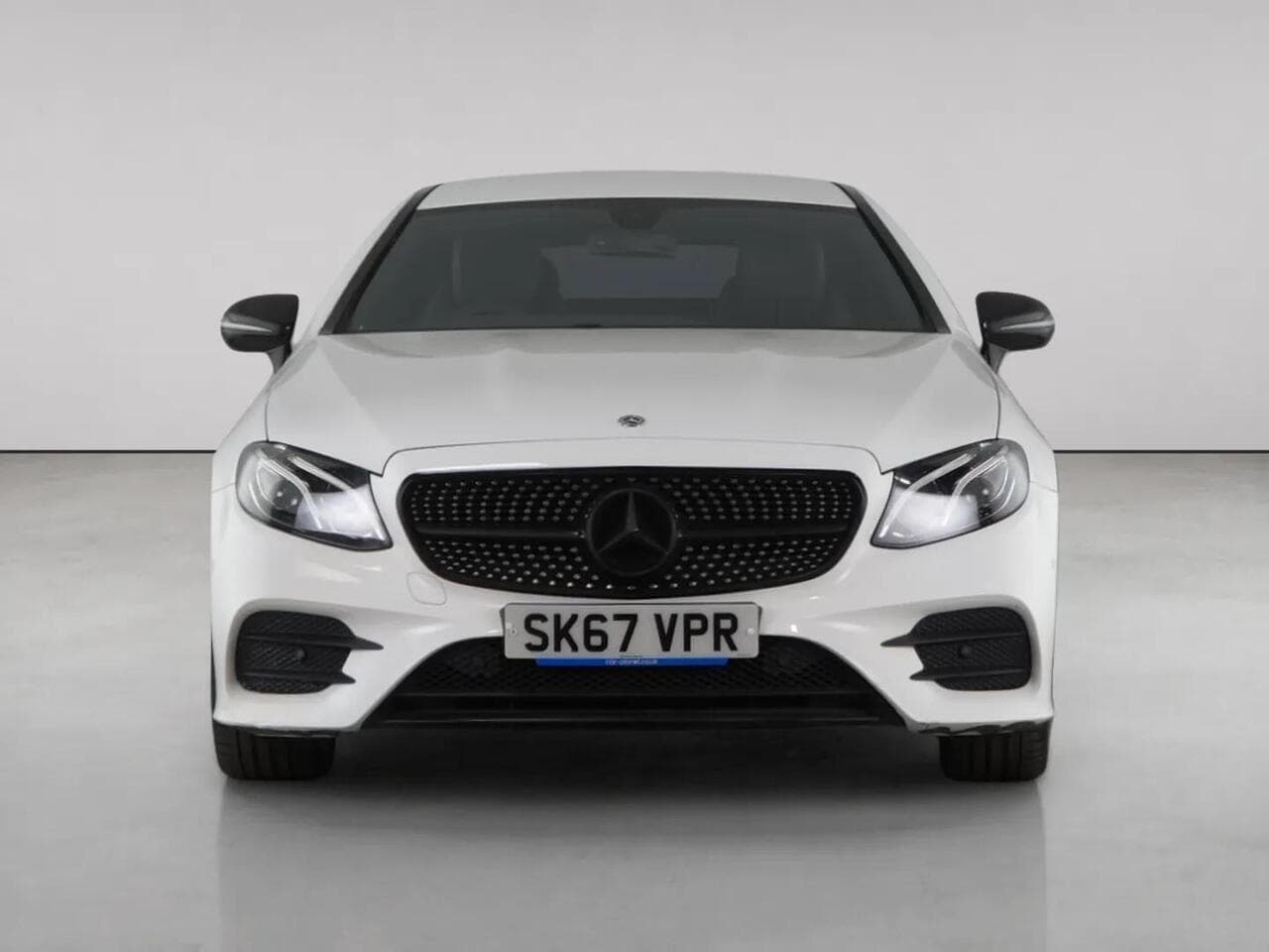 Mercedes-Benz E Class thumbnail Front