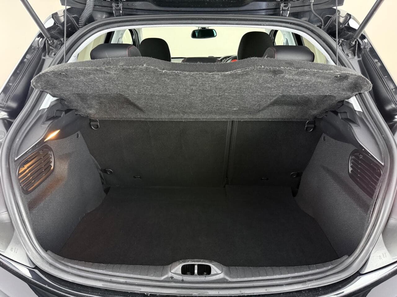 Peugeot 208 thumbnail Boot