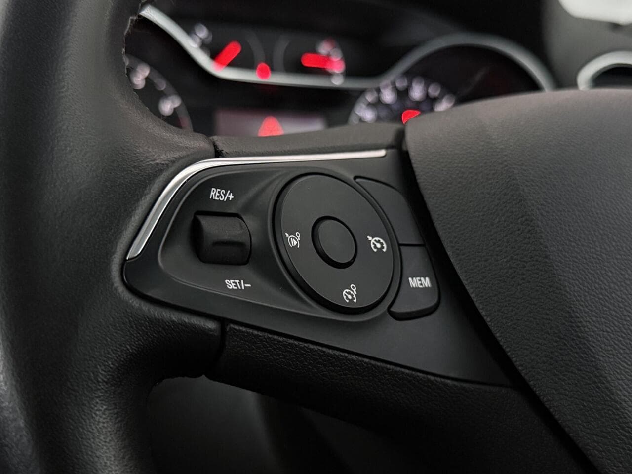 Vauxhall Grandland X thumbnail Misc Controls