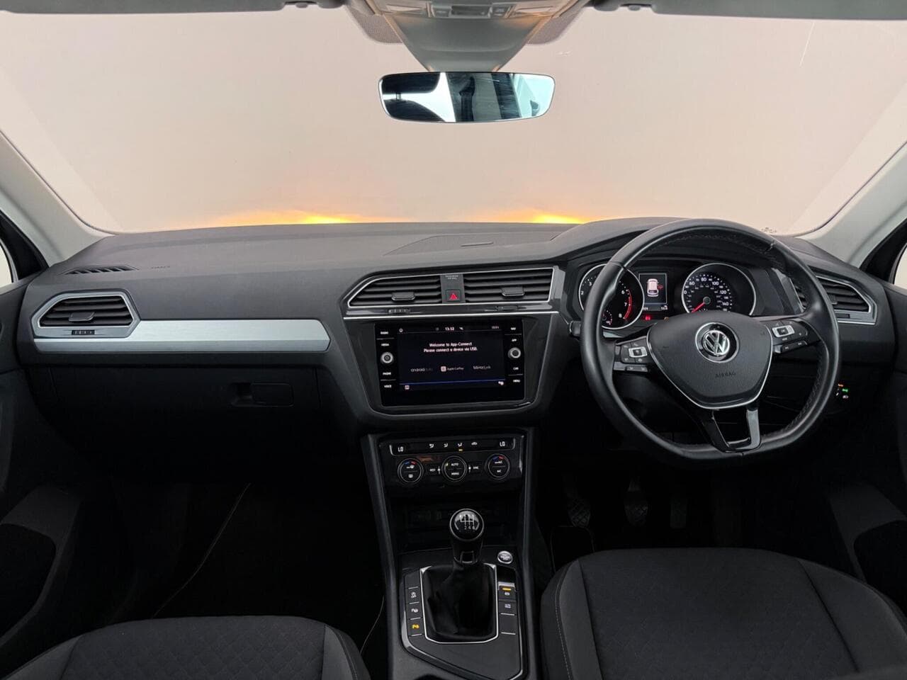 Volkswagen Tiguan thumbnail Interior Front
