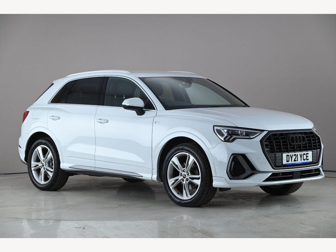 Audi Q3 - Audi Q3 1.5 TFSI CoD 35 S line Euro 6 (s/s) 5dr