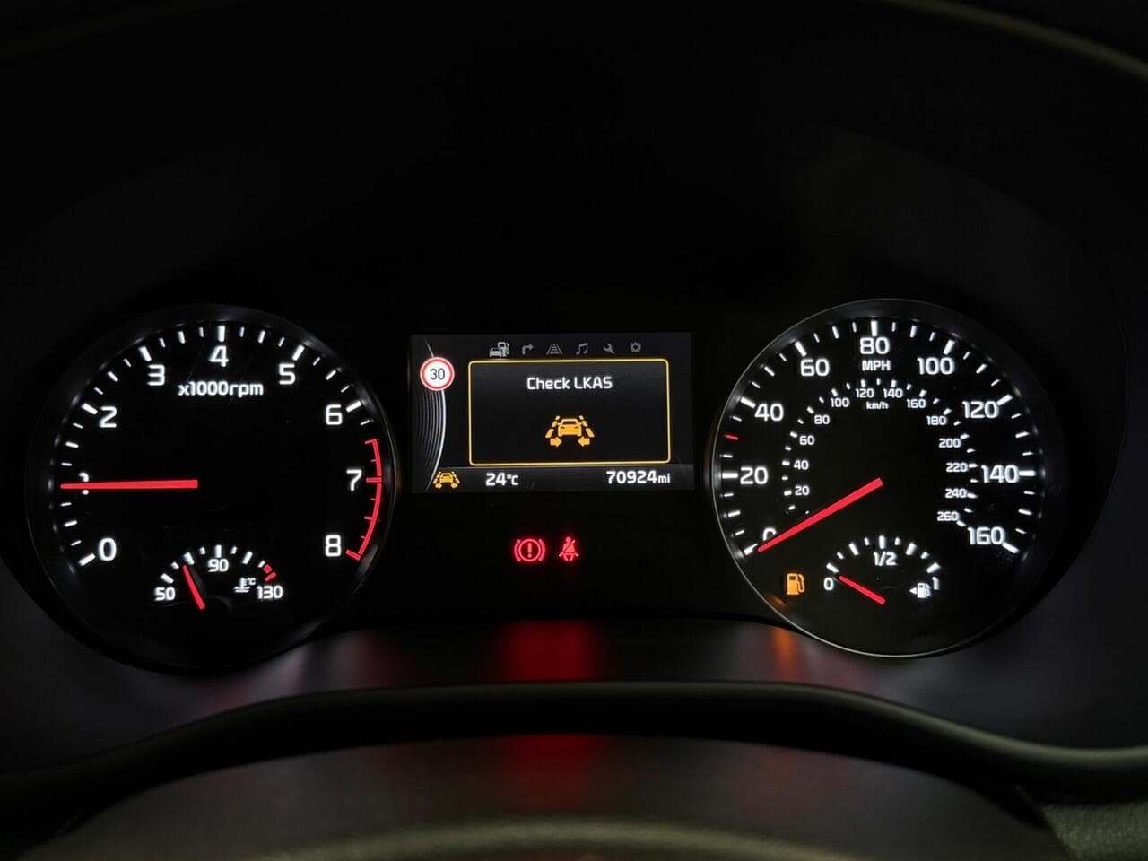 Kia Sportage thumbnail Driver Instruments
