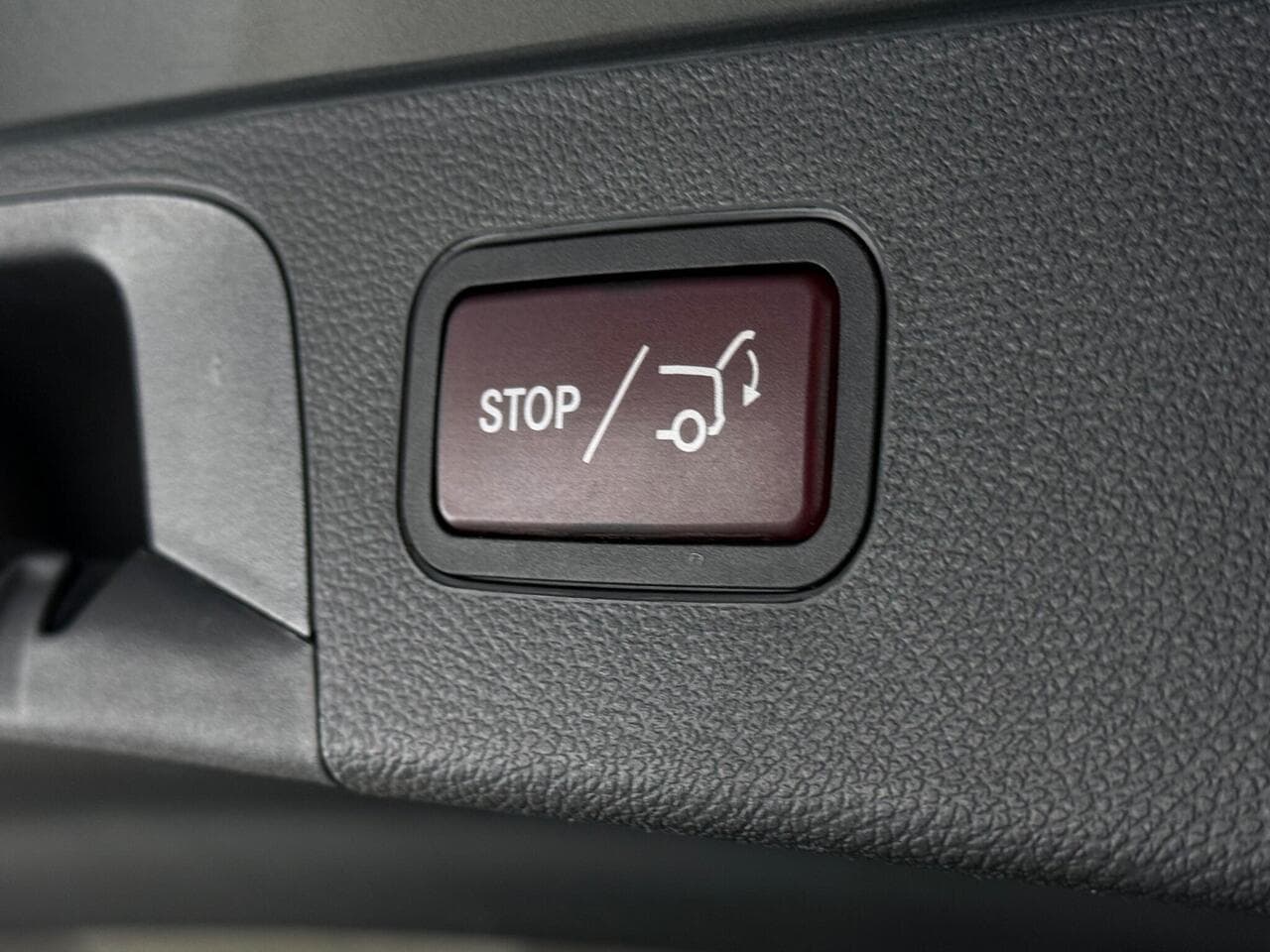 Mercedes-Benz GLC thumbnail Misc Controls