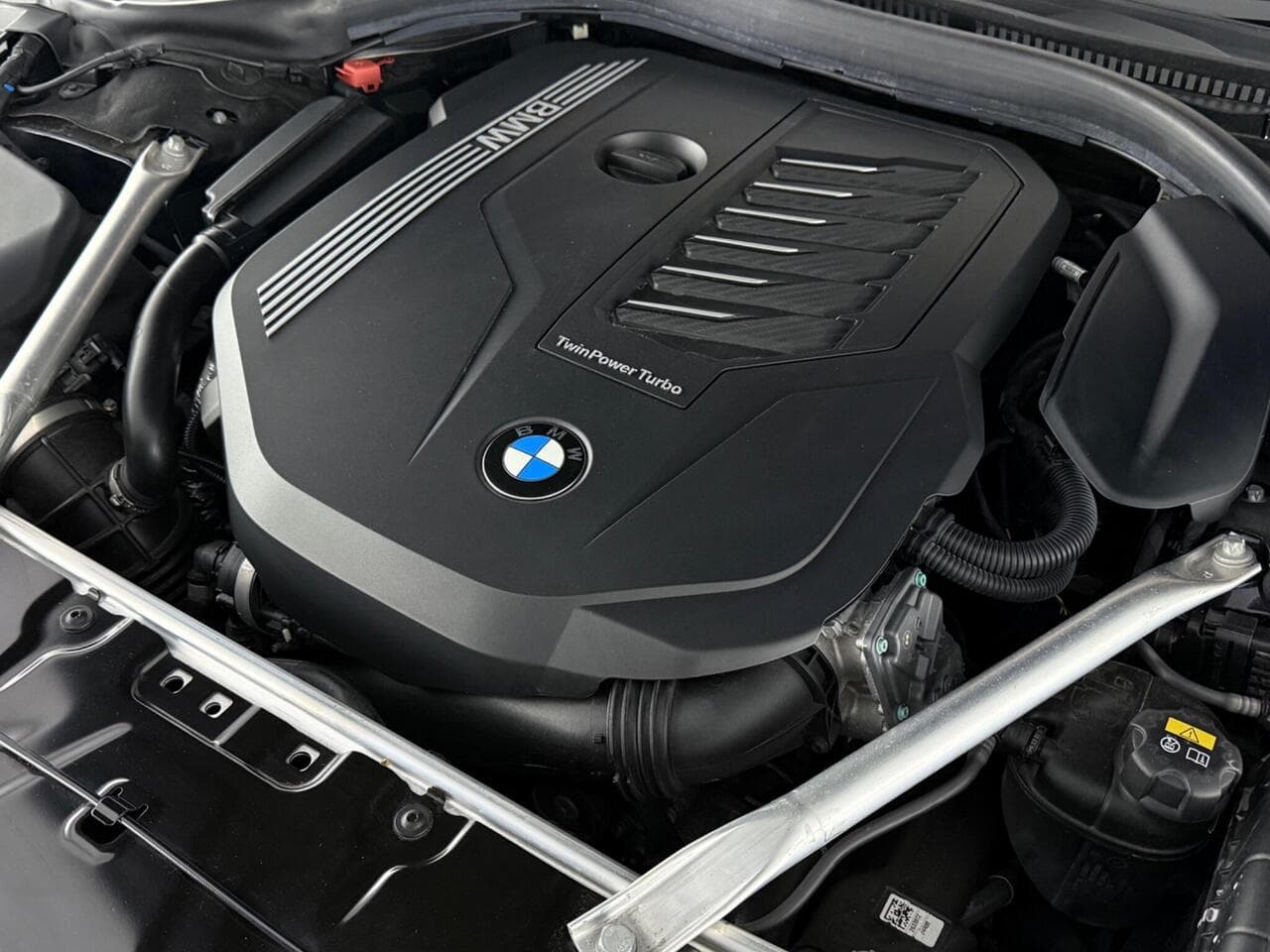 BMW 8 Series thumbnail Engine