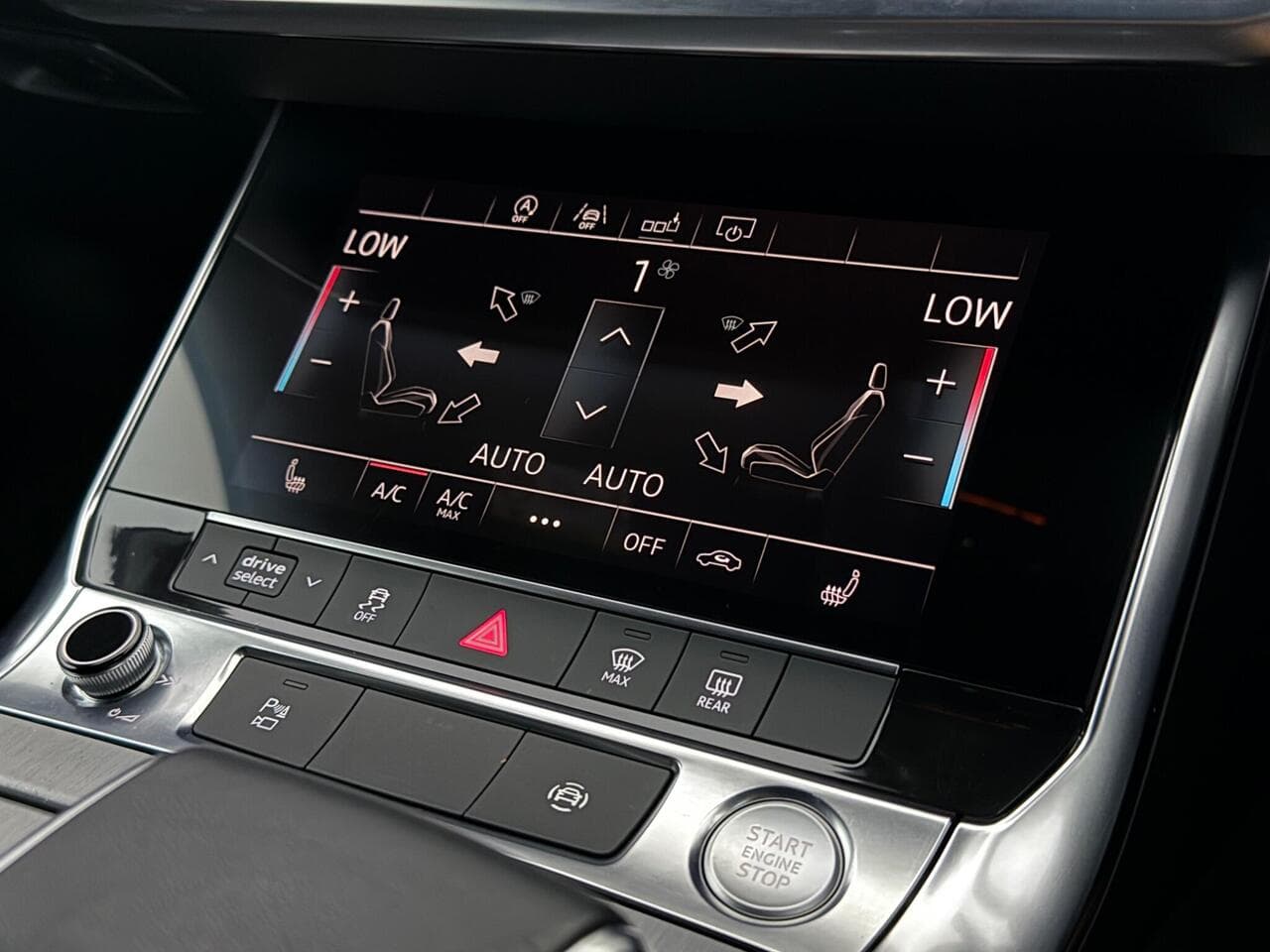 Audi A6 Avant thumbnail Infotainment System