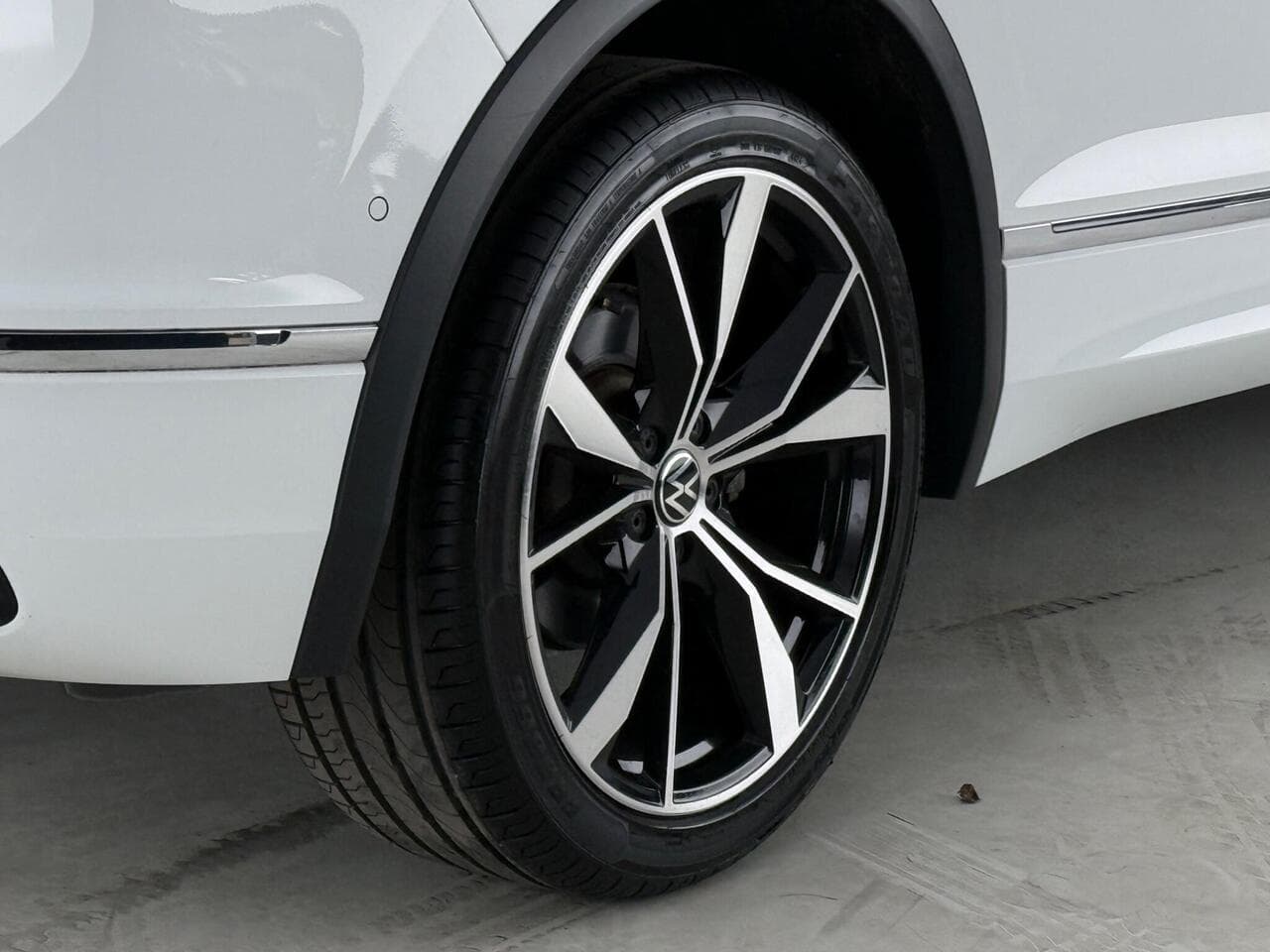 Volkswagen Tiguan thumbnail Wheel