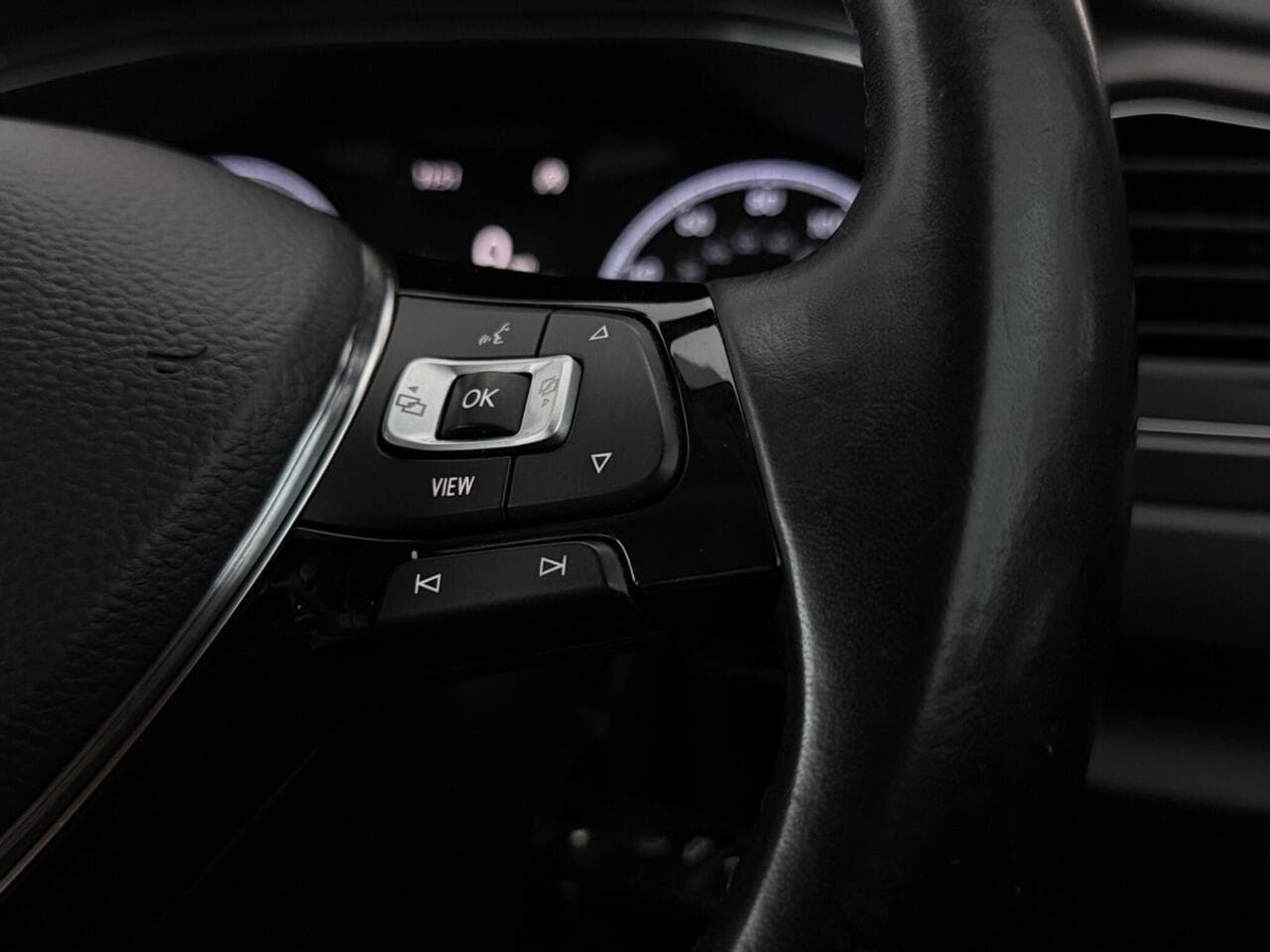 Volkswagen T-Roc thumbnail Misc Controls